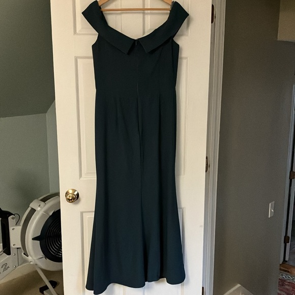 Stunning Floor-length Dress - Picture 5 of 7